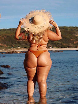 amature mature ladies ass