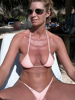 rank sexy ladies in bikinis pics