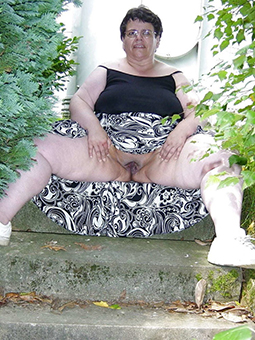 old daughter upskirt amature porn pics