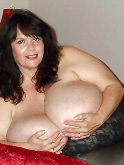 busty brunette mom erotic pics