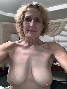 juggs unclad selfshot moms photo