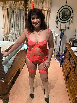 hot grown up wife pussy stripping