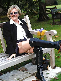 whore nude mature limbs