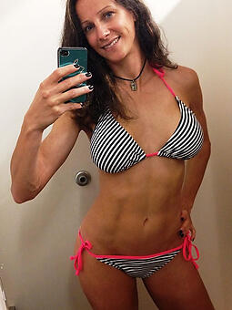 natural mama bikini pics