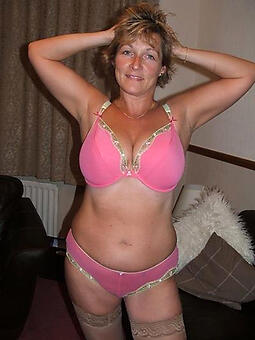 natural hot moms in lingerie pics