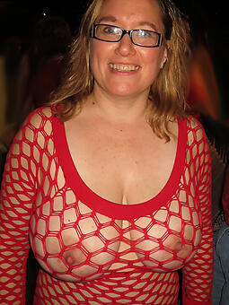 juggs naked old lady glasses