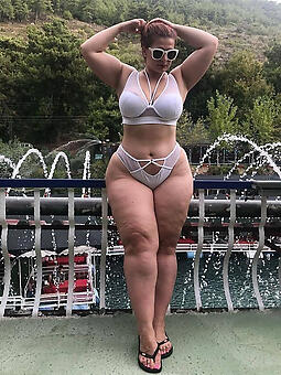 naked hot curvy mom porn