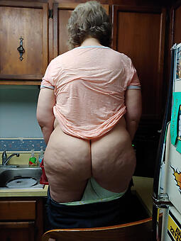 sexy mature housewives nude