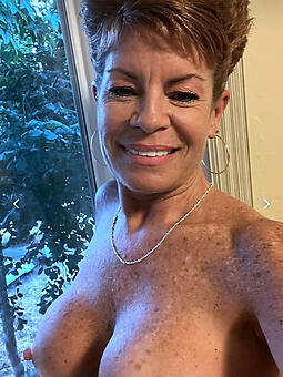 hotties moms hot boobs pics