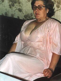 porn pictures of grown up mom granny